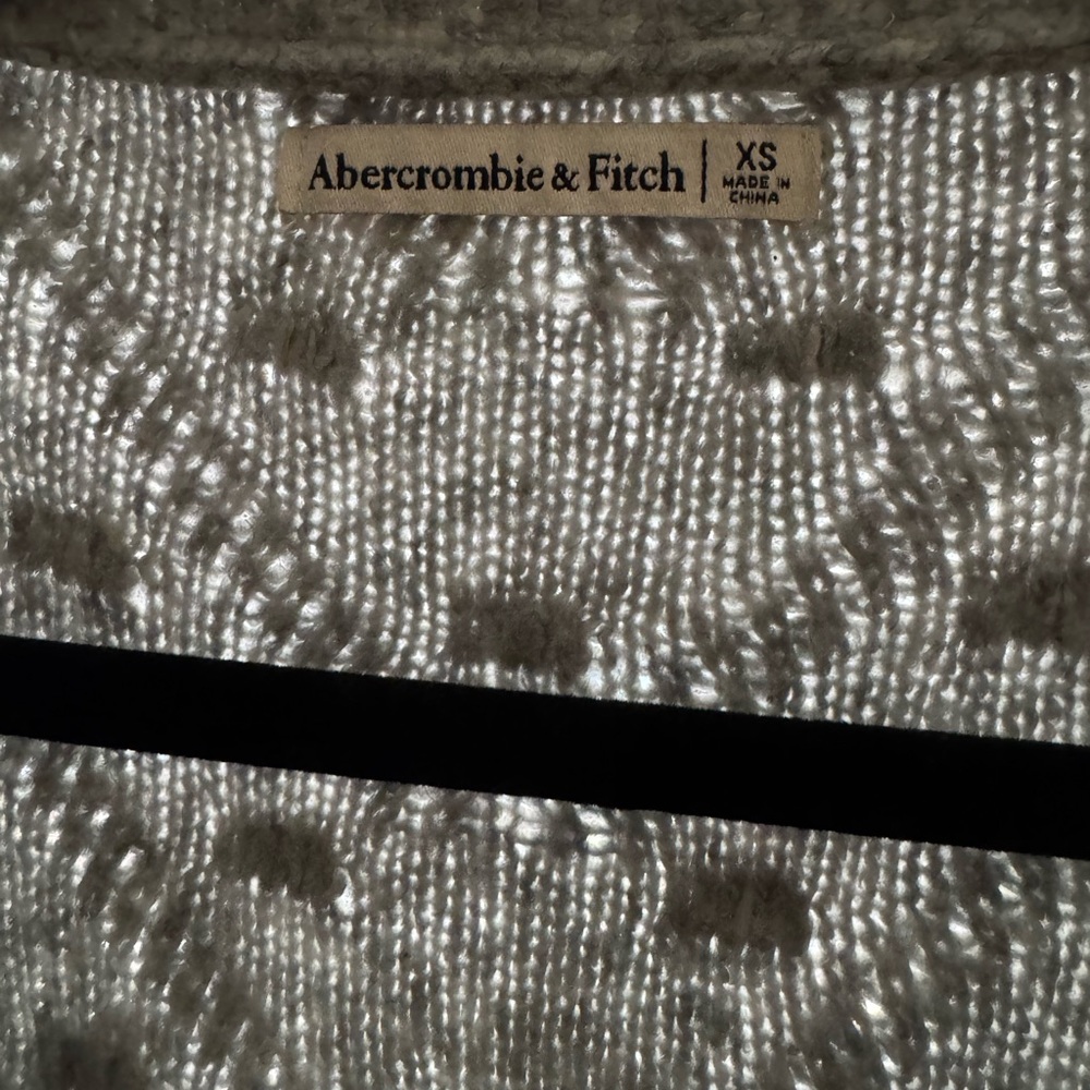 Abercrombie & Fitch grey  V-Neck Sweater - Picture 3 of 3